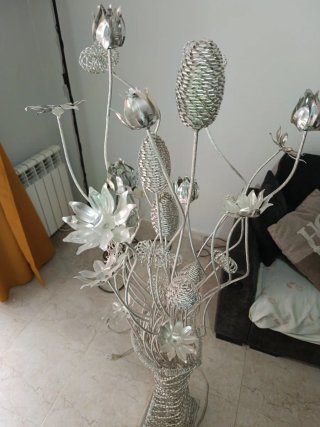 Lámpara de pie decorativa plateada