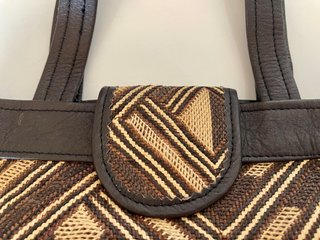 Bolso piel y rafia africana. Nuevo.