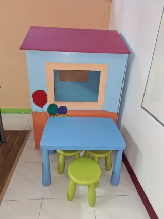 Casita infantil de madera decorada
