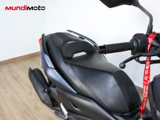 YAMAHA X-MAX 125