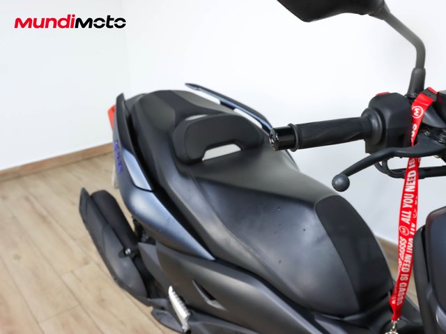 YAMAHA X-MAX 125