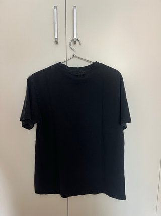 Camiseta Ami Paris Negra Corazón Rojo