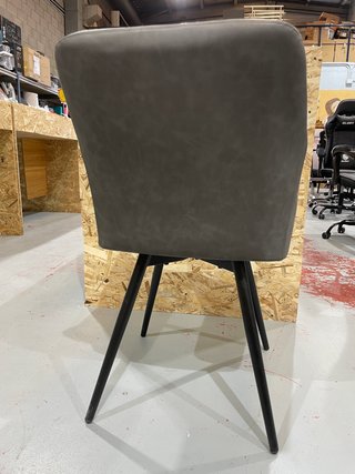 Silla de comedor gris con patas negras