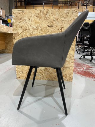 Silla de comedor gris con patas negras