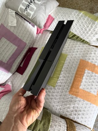 PS4 (PlayStation 4) + 2 Juegos NFS