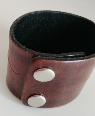 Bracciale tribale in cuoio uomo.