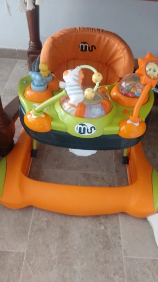 Correpasillos tradicional naranja y verde