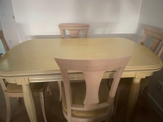 Mesa de comedor de madera con 6 sillas