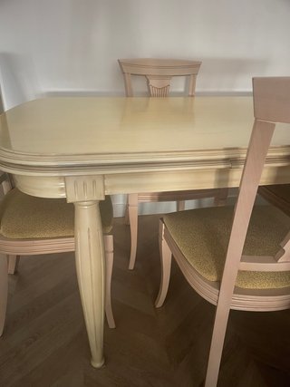 Mesa de comedor de madera con 6 sillas