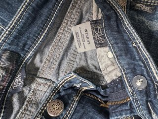 Pantalón vaquero desgastado