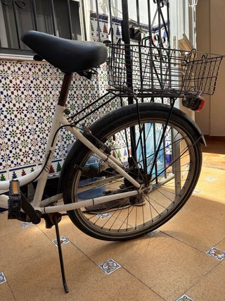 Bicicleta urbana blanca