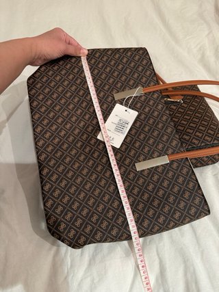 Dos bolsos de mano marrones estampados