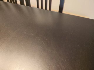 Mesa comedor Ikea madera oscura, con seis sillas