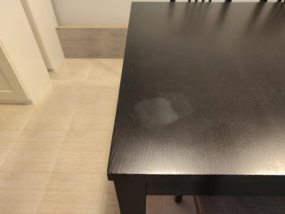 Mesa comedor Ikea madera oscura, con seis sillas