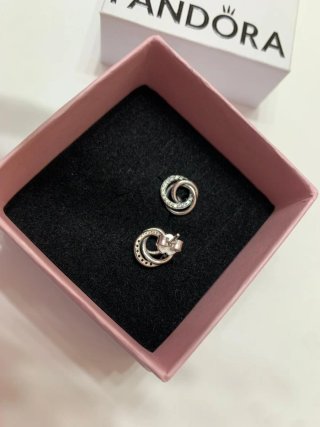 Pendientes Pandora círculos con brillos y caja
