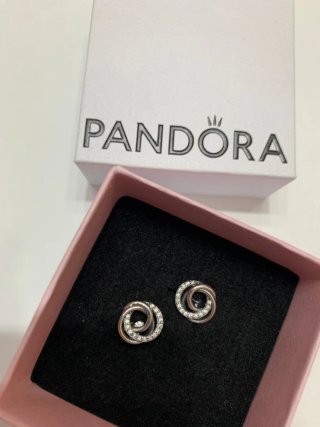 Pendientes Pandora círculos con brillos y caja
