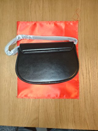 Bolso Diesel Negro con Logo Plateado