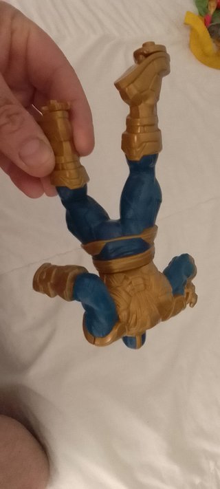 Super eroe alto 16cm thanos