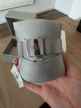 Reloj Calvin Klein plateado y blanco