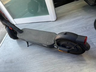 patín en muy buen estado casi nuevo.  Xiaomi pro 4
