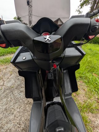 Peugeot Satelis RS 400 Scooter Negra