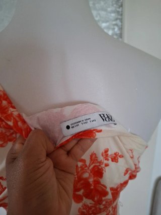 Vestido Zara floral asimétrico naranja