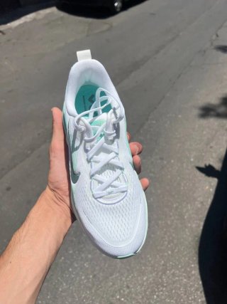 Nike Vomero 18