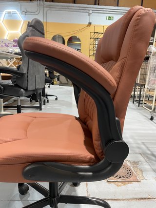 Silla de oficina ergonómica marrón
