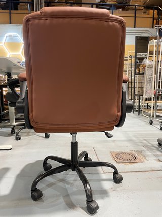 Silla de oficina ergonómica marrón