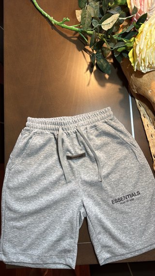 Pantalón corto gris Essentials