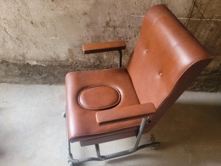 Silla don Pedro. De cuero, sin uso.