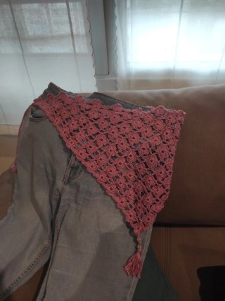 Pañuelo/Bandana Crochet Rosa , con flores
