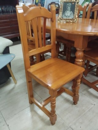 Mesa de madera maciza con 6 sillas