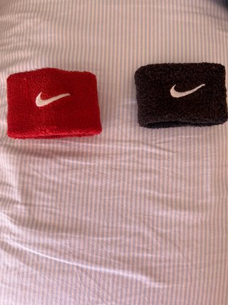 Muñequeras Nike Rojas y Negras