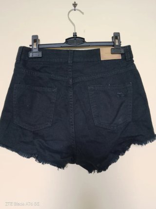 Bermuda corti neri Terranova strappati