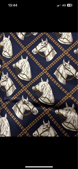 Foulard in seta 100% con cavalli