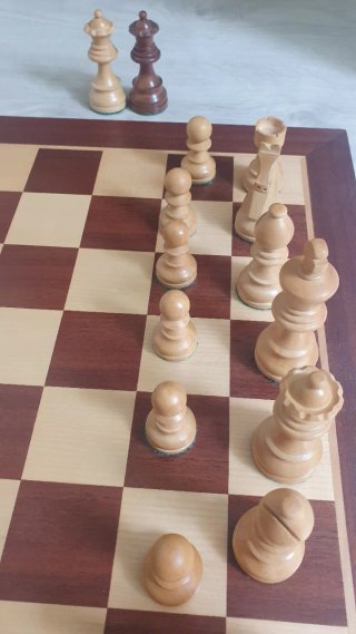 Tablero de ajedrez y piezas modelo Stauton alemán