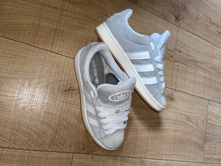 Zapatillas Adidas Grises y Blancas