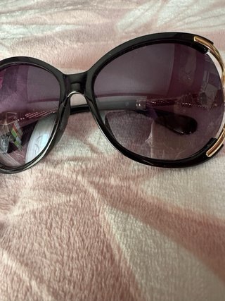 Gafas de sol modernas llamativas