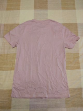 Camiseta rosa Kiabi con estampado marino