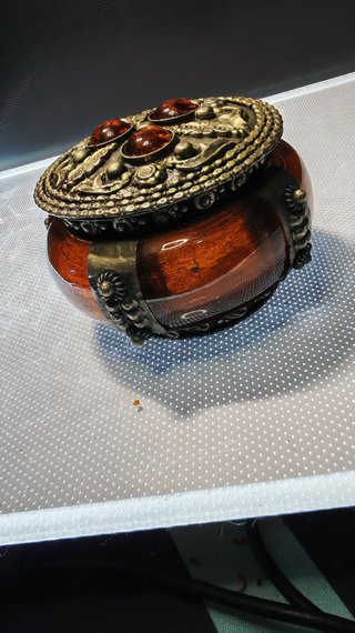 Caja joyero pequeña con piedras ámbar