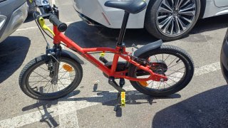 Bicicleta infantil roja