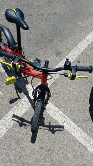 Bicicleta infantil roja