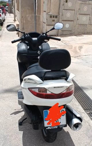 Suzuki Burgman 200 Blanca y Negra 2011