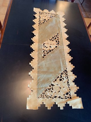 Camino de mesa 110 cm beige con bordado