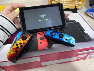 Nintendo Switch con caja puedes jugar todo offline