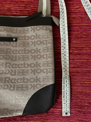 Bolso bandolera Reebok beige estampado