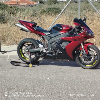Yamaha R1 Roja y Negra (cambio por TMX )