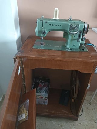 Máquina de coser Refrey 427