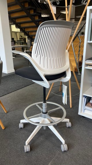 Taburete Steelcase Giratorio Negro/Blanco